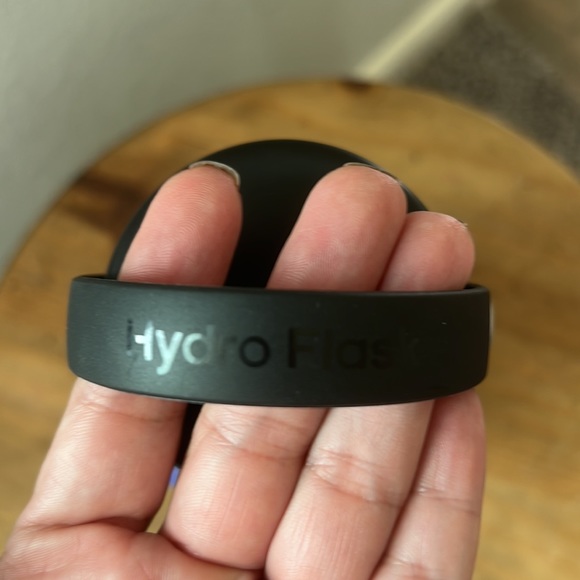 Hydro Flask 32 oz. Plum color. - Picture 3 of 6